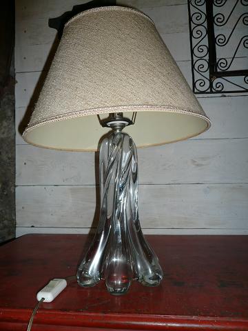 Ancienne lampe en verre torsadée